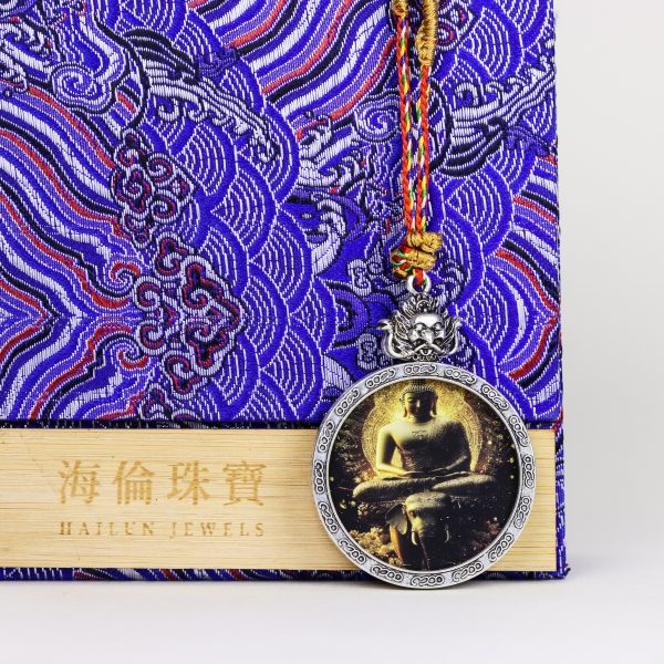 Sitting Buddha/Serenity/Round plaque/Gold tracing/Hand-painted/Titanium alloy/Diameter 4.5 cm